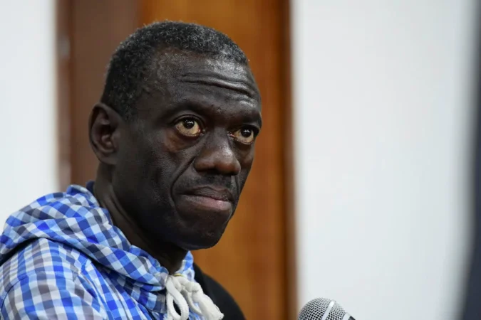 Witness tells court how hidden camera in ‘power bank’ recorded alleged Besigye coup plot Detained Ugandan opposition figure Kizza Besigye rushed to hospital