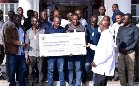 Museveni donates Shs 2.8bn to empower youth in Kampala slums Museveni donates Shs 2.8bn to empower youth in Kampala slums