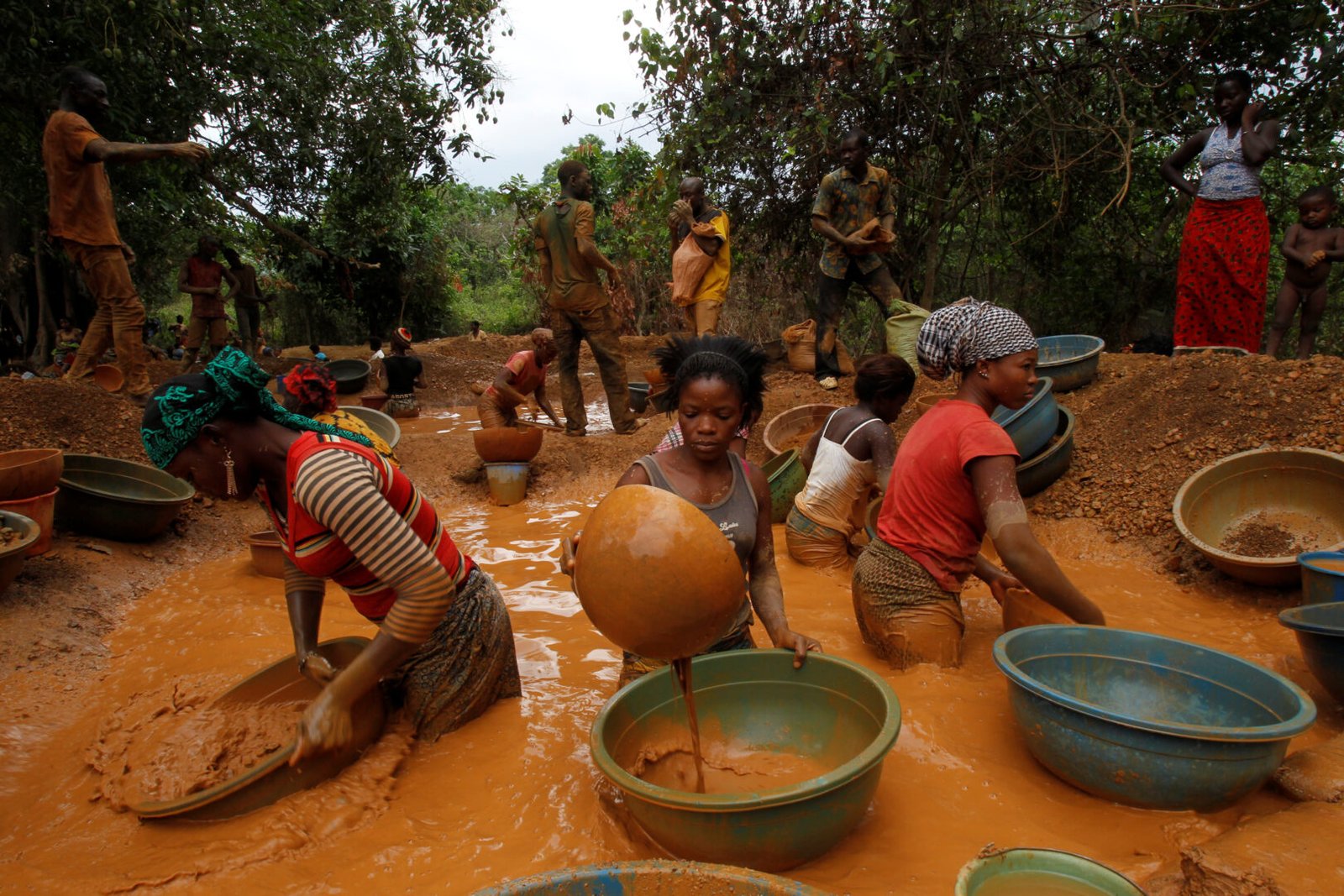 Uganda's gold mines: Over 50% of young women suffer from STIs
