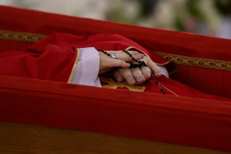 Global leaders, huge crowd bid farewell to Pope Francis in Rome