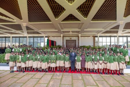 Ruto fulfills scholarship promise to 200 needy students in Nairobi