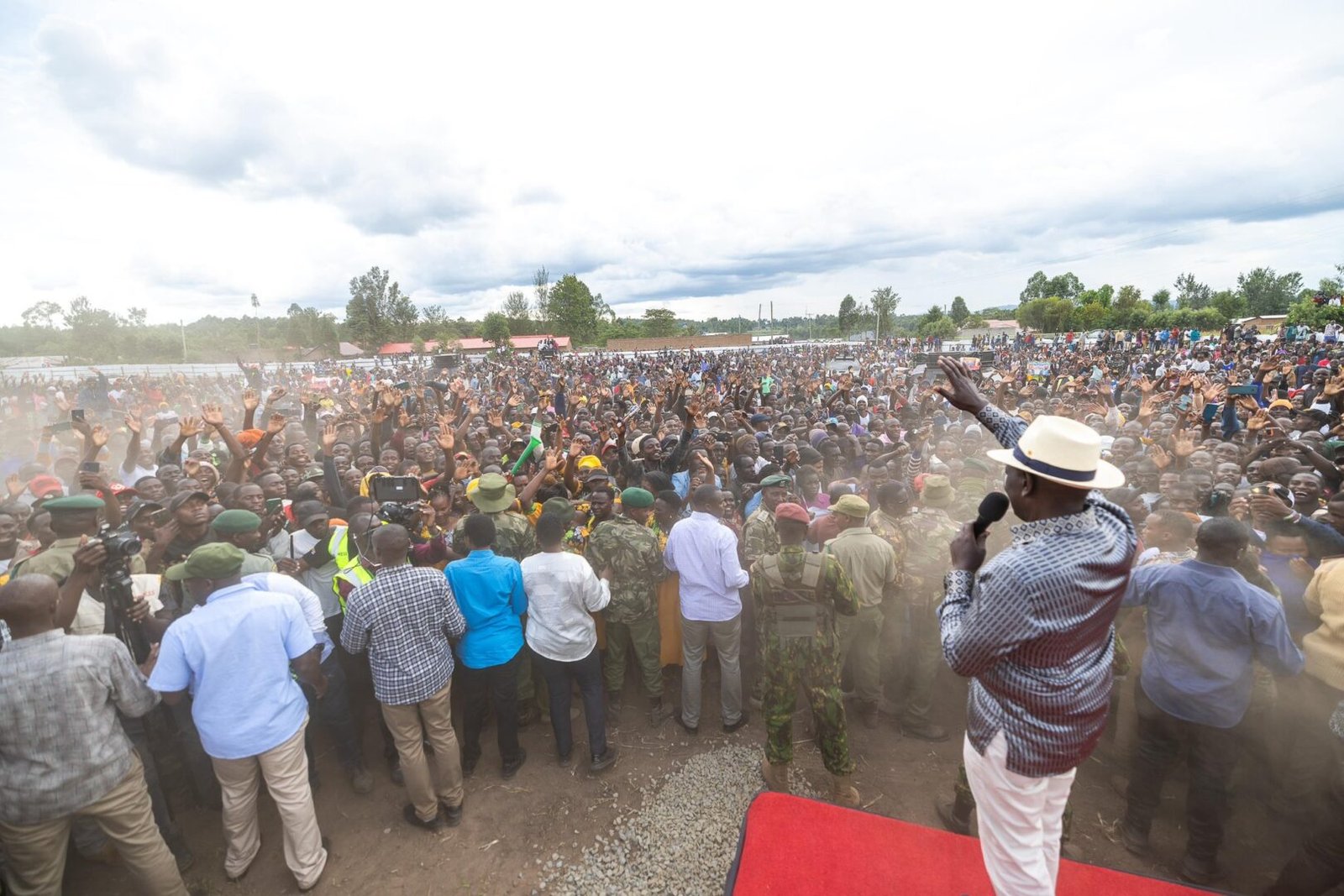 Shoe thrown at President Ruto in Migori: Three arrested as political motive probed