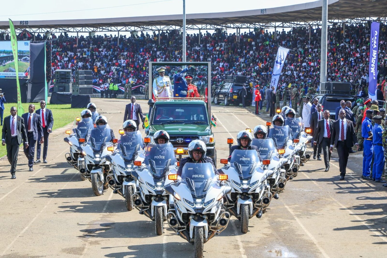 Ruto's motorcade at Homa Bay Madaraka Day event