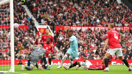 Bruno Fernandes’ 97th-minute penalty rescues Manchester United in 3-2 win over Burnley Bruno Fernandes’ 97th-minute penalty rescues Manchester United in 3-2 win over Burnley