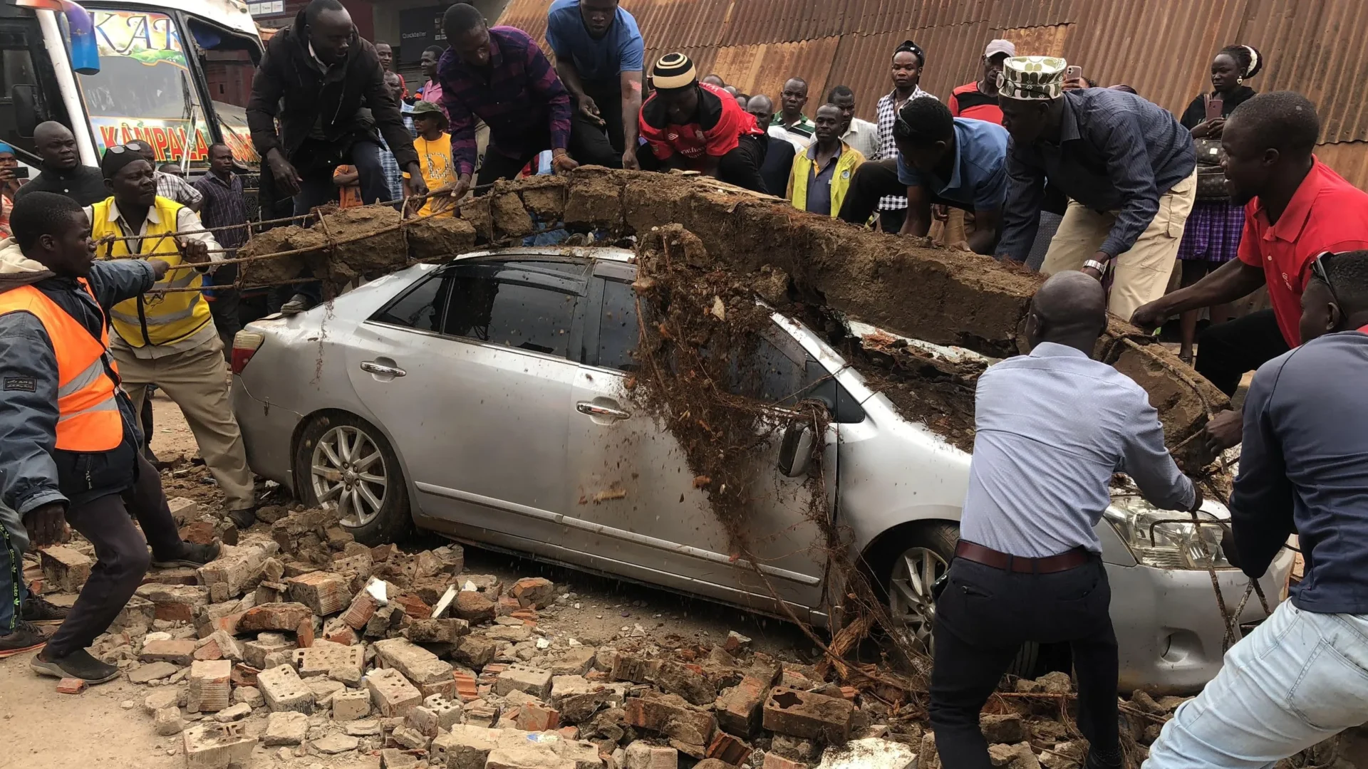 Three injured as Kakise Transporters bus crashes into clinic in Mbale City Three injured as Kakise Transporters bus crashes into clinic in Mbale City