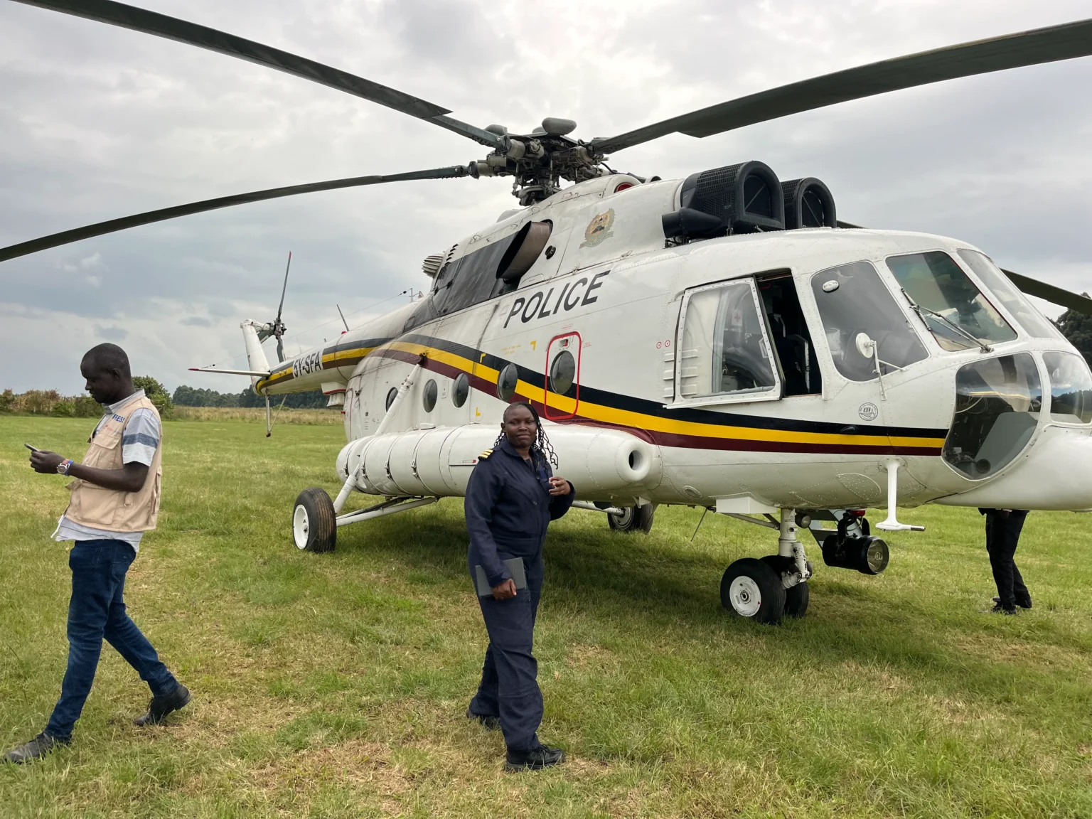 Kenya police Mi 17 helicopter malfunctions mid rescue while airlifting mudslide victims scaled