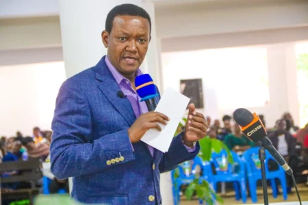 'One Term!' chants erupt as CS Mutua heckled delivering Ruto’s message in Makueni