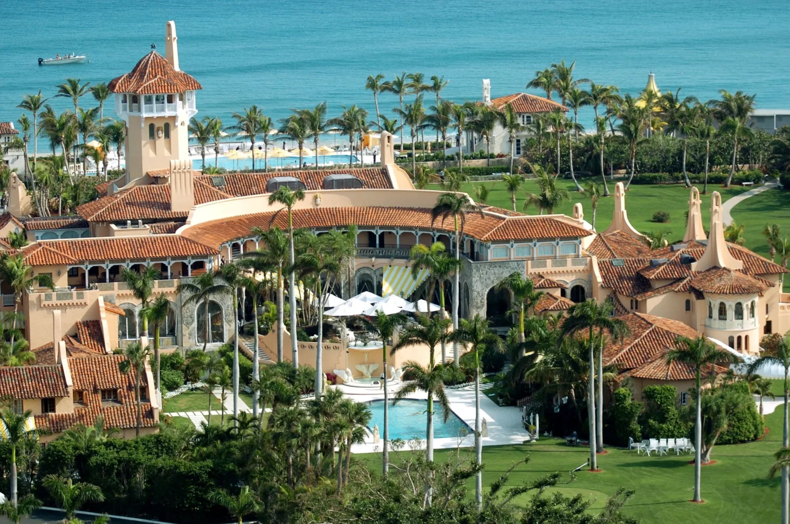 Armed intruder shot dead at Donald Trump’s Mar-a-Lago residence Armed intruder shot dead at Donald Trump’s Mar-a-Lago residence