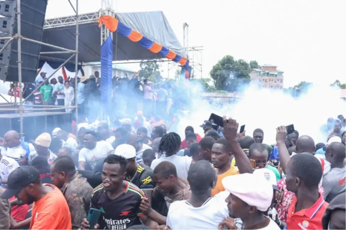 One injured after teargas incident at Edwin Sifuna’s Kakamega rally