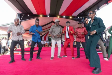 Ruto dances to viral ‘Donjo Maber hit at Kisumu youth grants launch