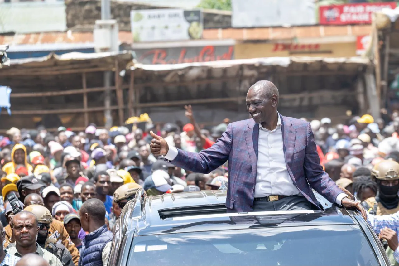 Teargas fired as youths block Ruto motorcade during Dagoretti tour Teargas fired as youths block Ruto motorcade during Dagoretti tour