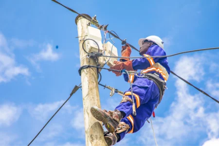 Uganda hit by nationwide power blackout as authorities probe cause scaled