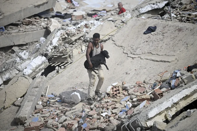 Venezuela earthquake death toll tops 900 as search for survivors continues