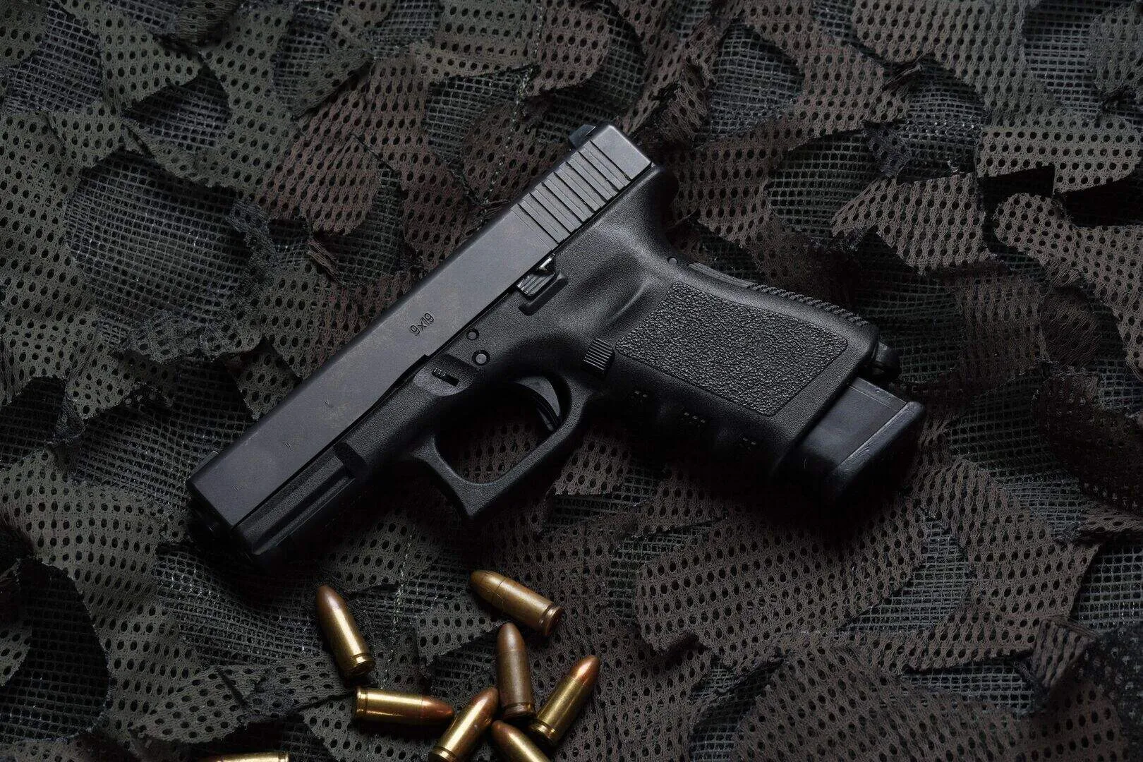 Nairobi police investigate after loaded gun found in taxi back seat Nairobi police investigate after loaded gun found in taxi back seat