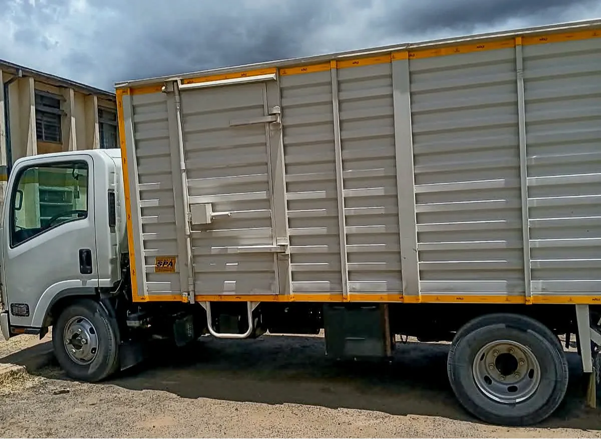Police intercept vehicle carrying suspected counterfeit alcohol in Samburu Police intercept vehicle carrying suspected counterfeit alcohol in Samburu