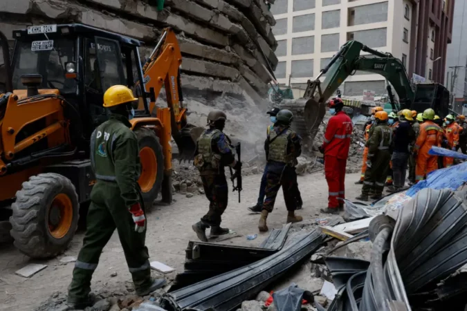 Eastleigh building collapse: Rescue halted as fears grow for trapped survivors Eastleigh building collapse: Rescue halted as fears grow for trapped survivors