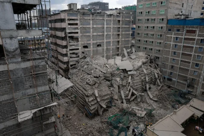 Eastleigh building collapse: Woman rescued as search for trapped survivors continues Eastleigh building collapse: Woman rescued as search for trapped survivors continues