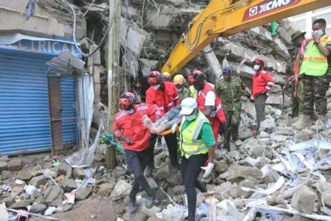 Eastleigh building collapse: Trapped man pulled alive from rubble