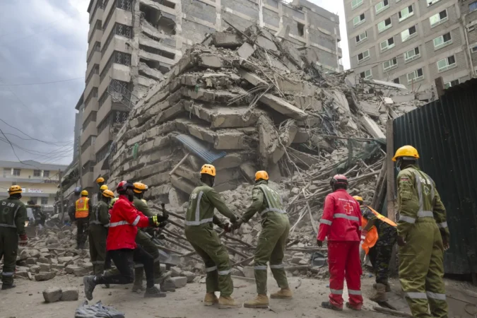 Eastleigh building collapse: Police warn against livestreaming rescue efforts