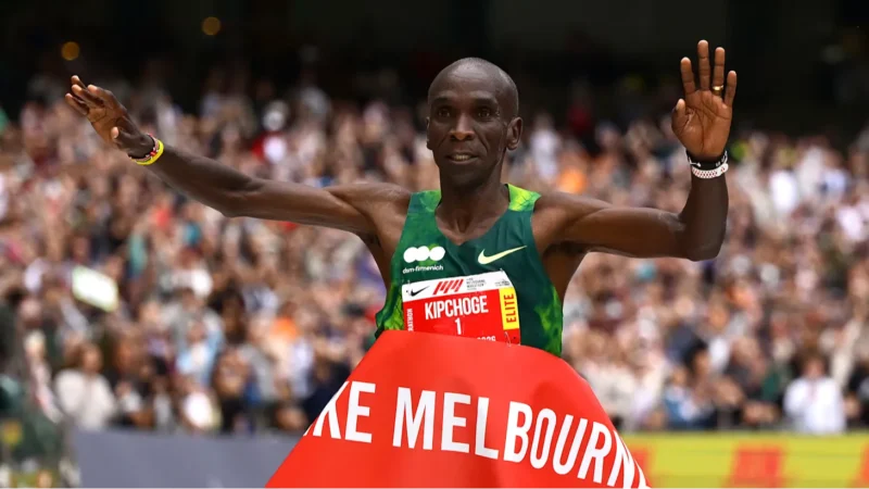 Eliud Kipchoge ends three-year marathon drought with record-breaking Melbourne victory Eliud Kipchoge